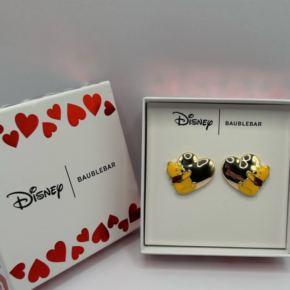 BaubleBar Winnie the Pooh heart earrings NWT - Picture 2 of 3